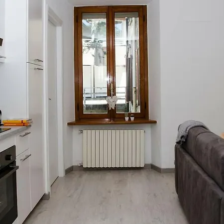 Joivy Cute 1-bedroom Flat Next To